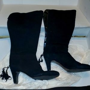 Bandolino Black Suede Tasseled Back Zipped boots